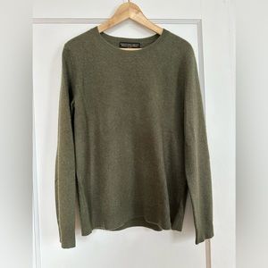 🎉 Hudson’s Bay - Cashmere crew neck sweater (donating soon)